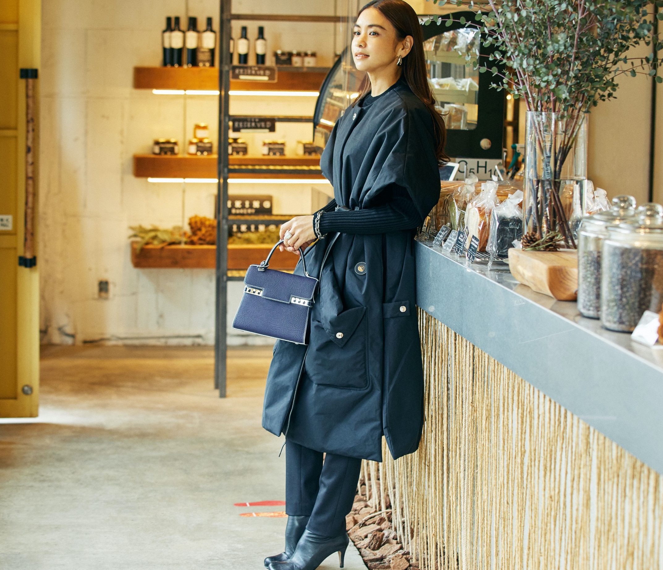 デルヴォー　delvaux　タンペート　tempete 　パープル　コート バッグ　滝沢眞規子　タキマキ　私服　私物　コーデ　ブラックコーデ　バーバリー