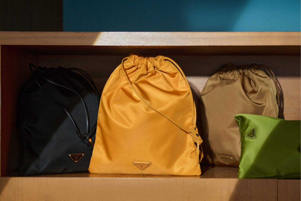 ドローストリングバッグ