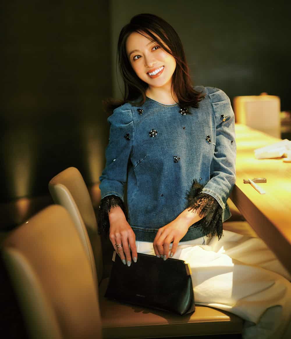 徳澤直子 デニムブラウス ホワイトデニムパンツ コーデ