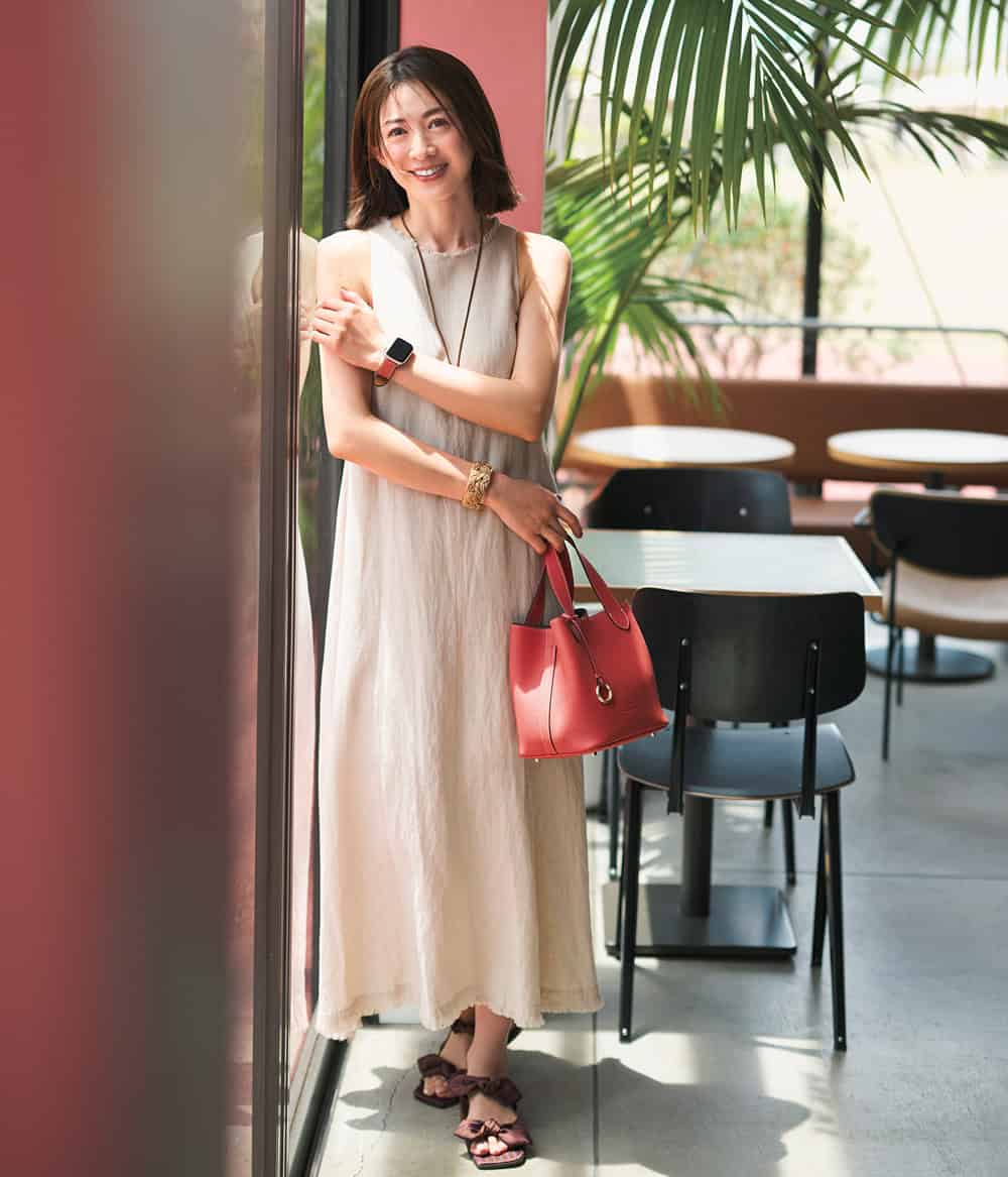 高垣麗子 ワンピース カラーバッグ サンダル コーデ