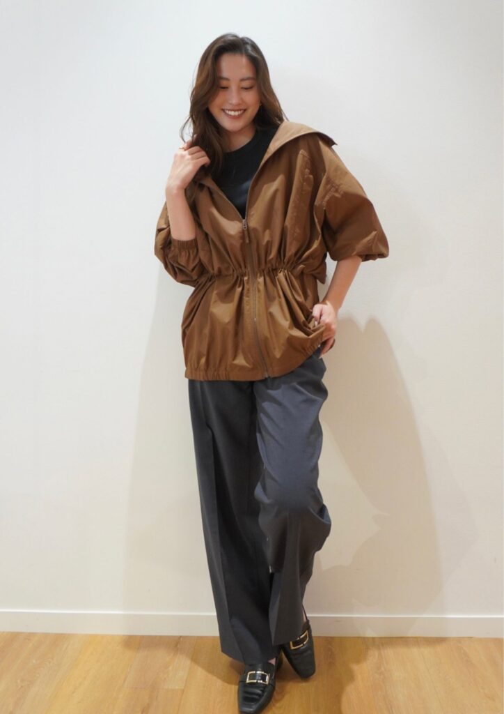 ユニクロユーの新作UVカットナイロンパーカーとワイドパンツ