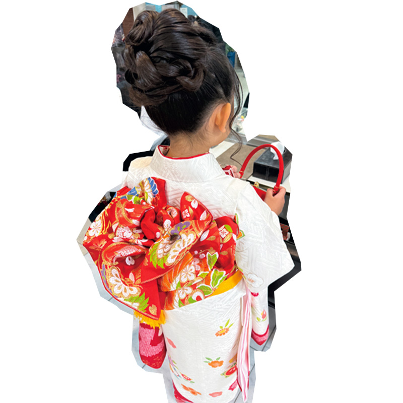 伊勢丹写真室で七五三写真を撮る近藤千尋さんの娘さん