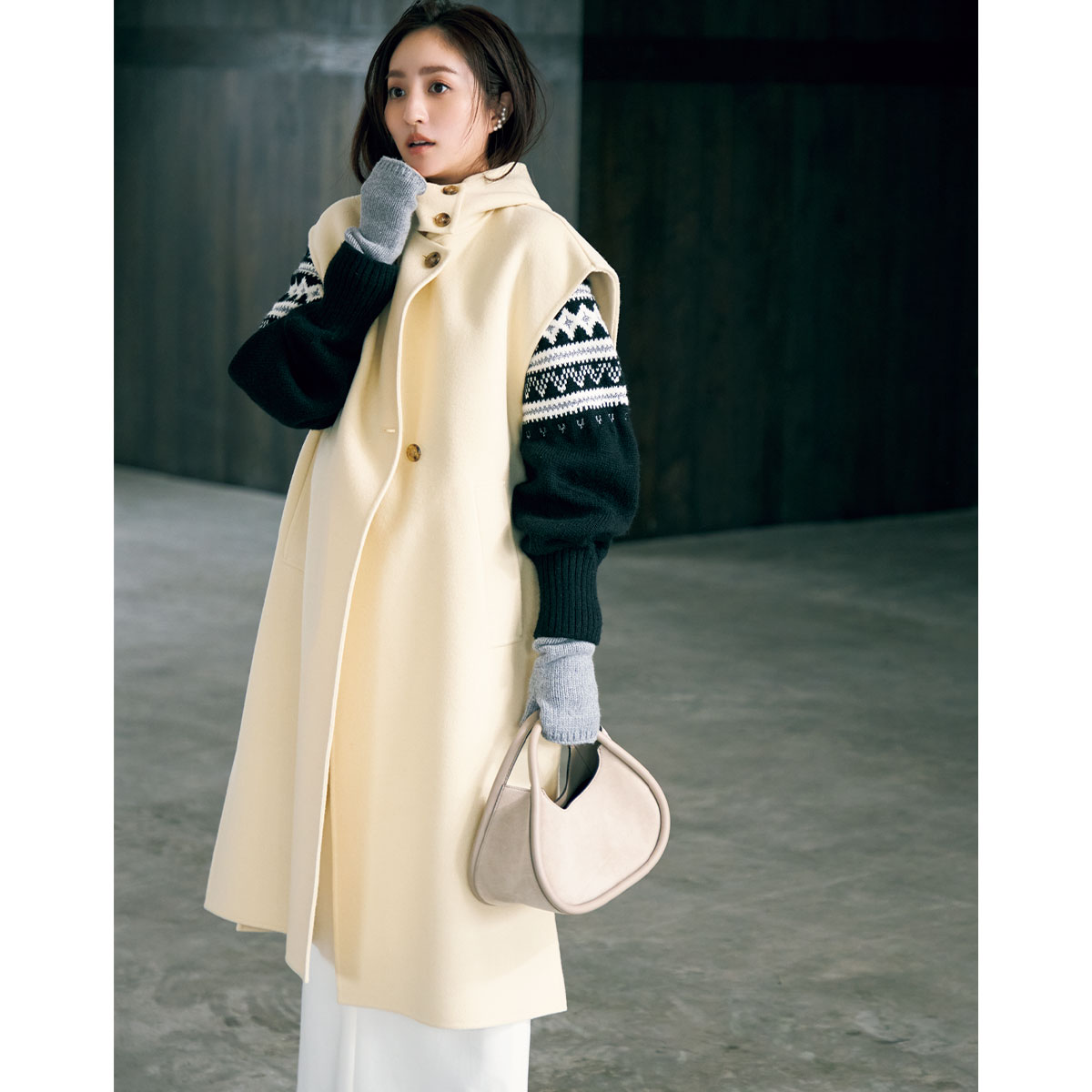 ジレタイプのコートのコーデ