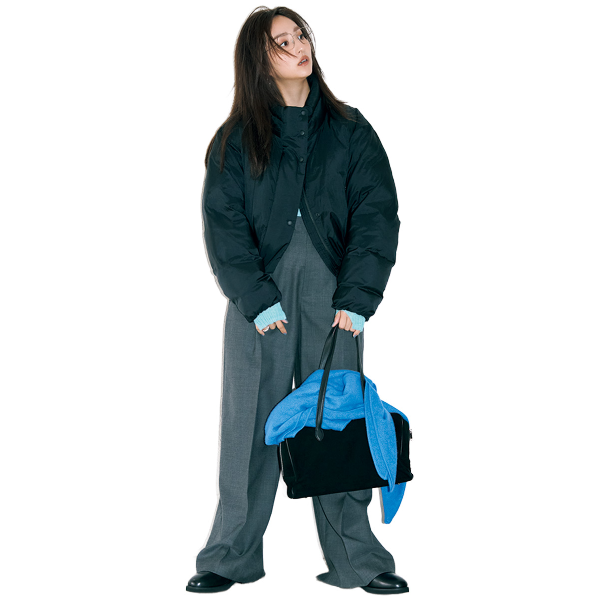 ボリュームダウンジャケットとワイドパンツのコーデ