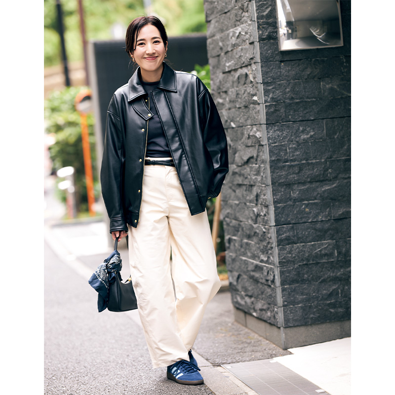 アルページュストーリーのレザージャケットを私物コーデに合わせたVERYライター