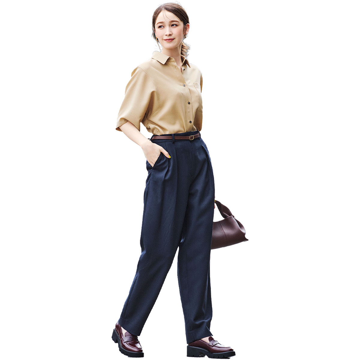 シャツ×パンツのシンプルスタイ