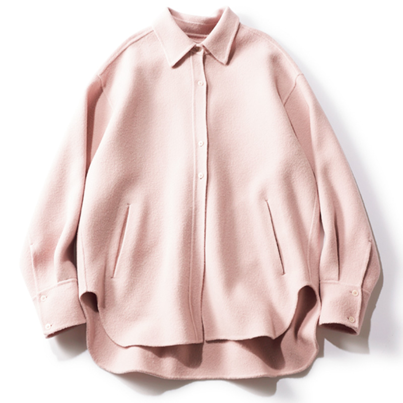 オーラリーの衿レザーブルゾンとトゥデイフルのピンクジャケット