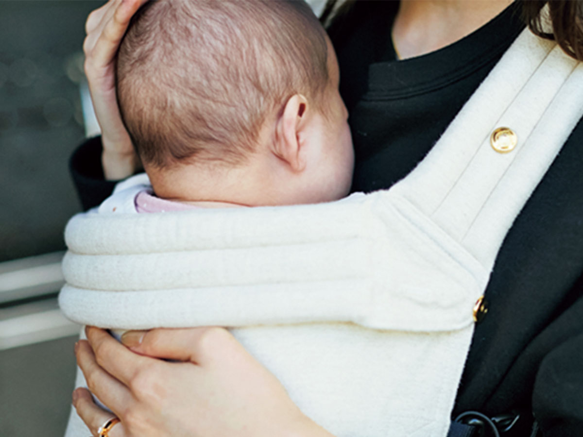 Artipoppeの抱っこ紐にはいった赤ちゃん