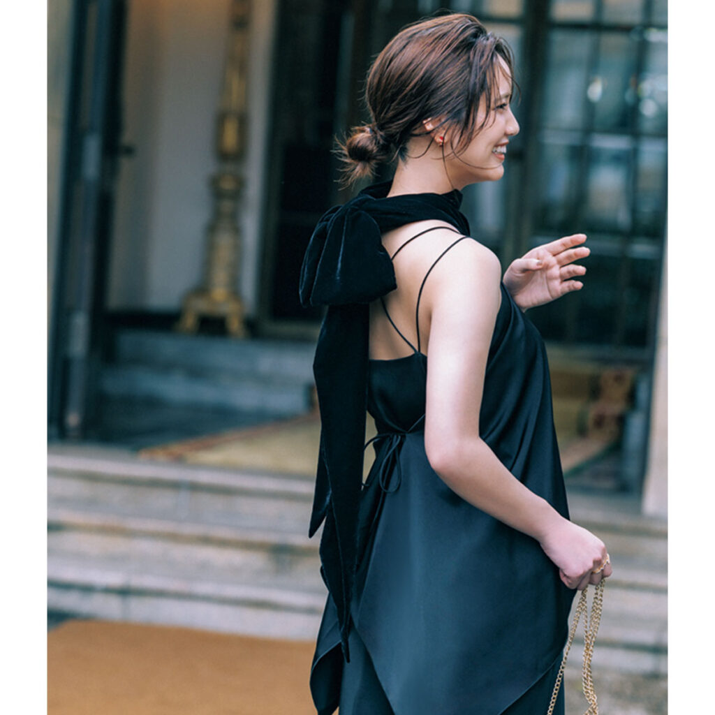 ベロア素材のロングボウタイ