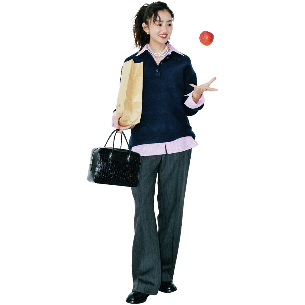 ニットポロとシャツのレイヤードコーデ