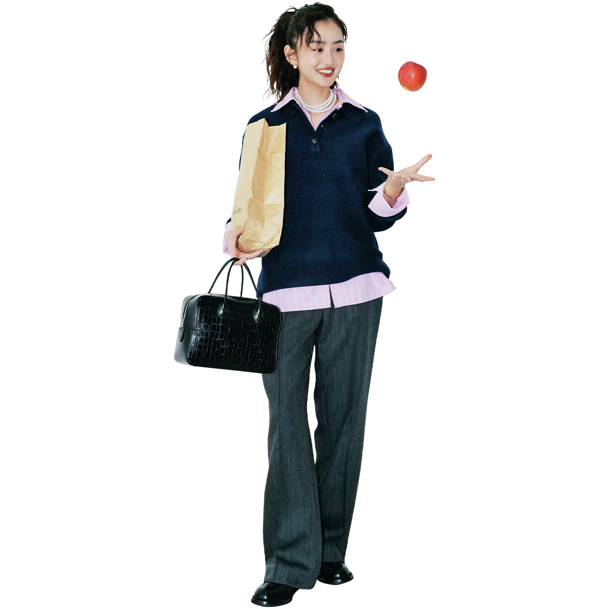 ニットポロとシャツのレイヤードコーデ