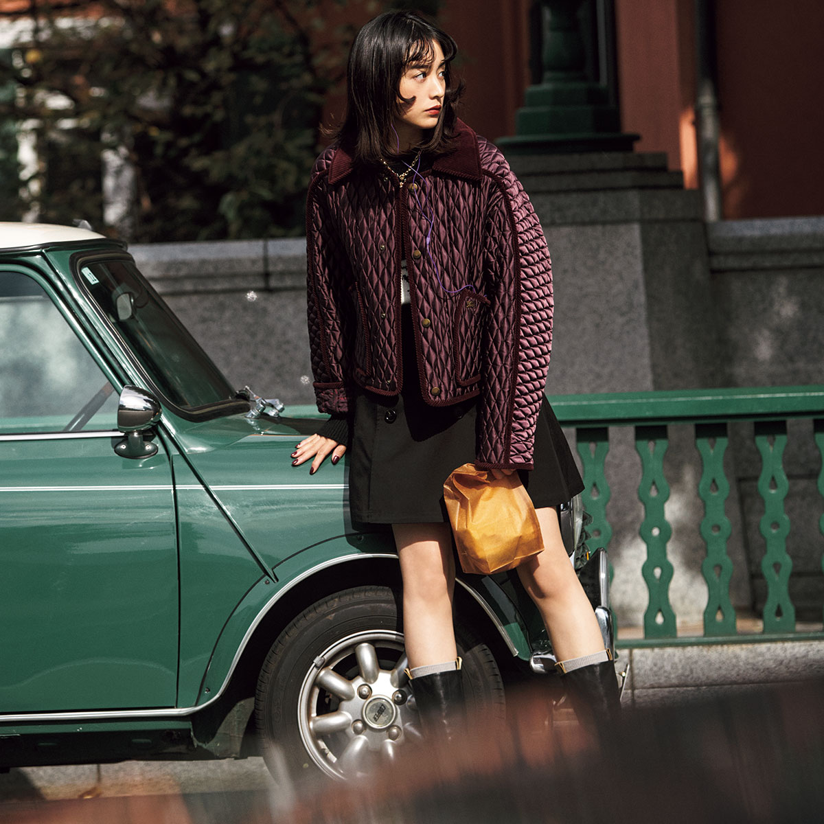 バーバリーのキルティングジャケットとトレンチミニのロンドンガールコーデ