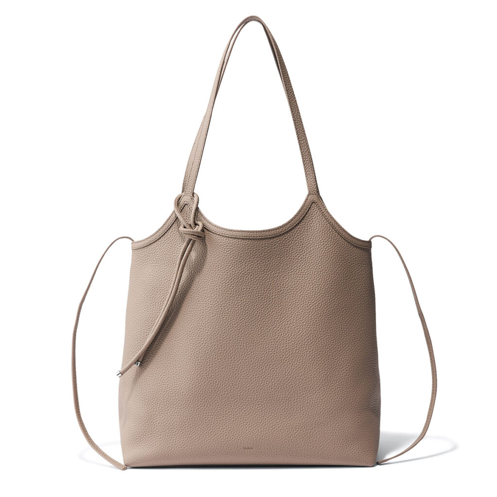 スラウチーフォルムのバッグ