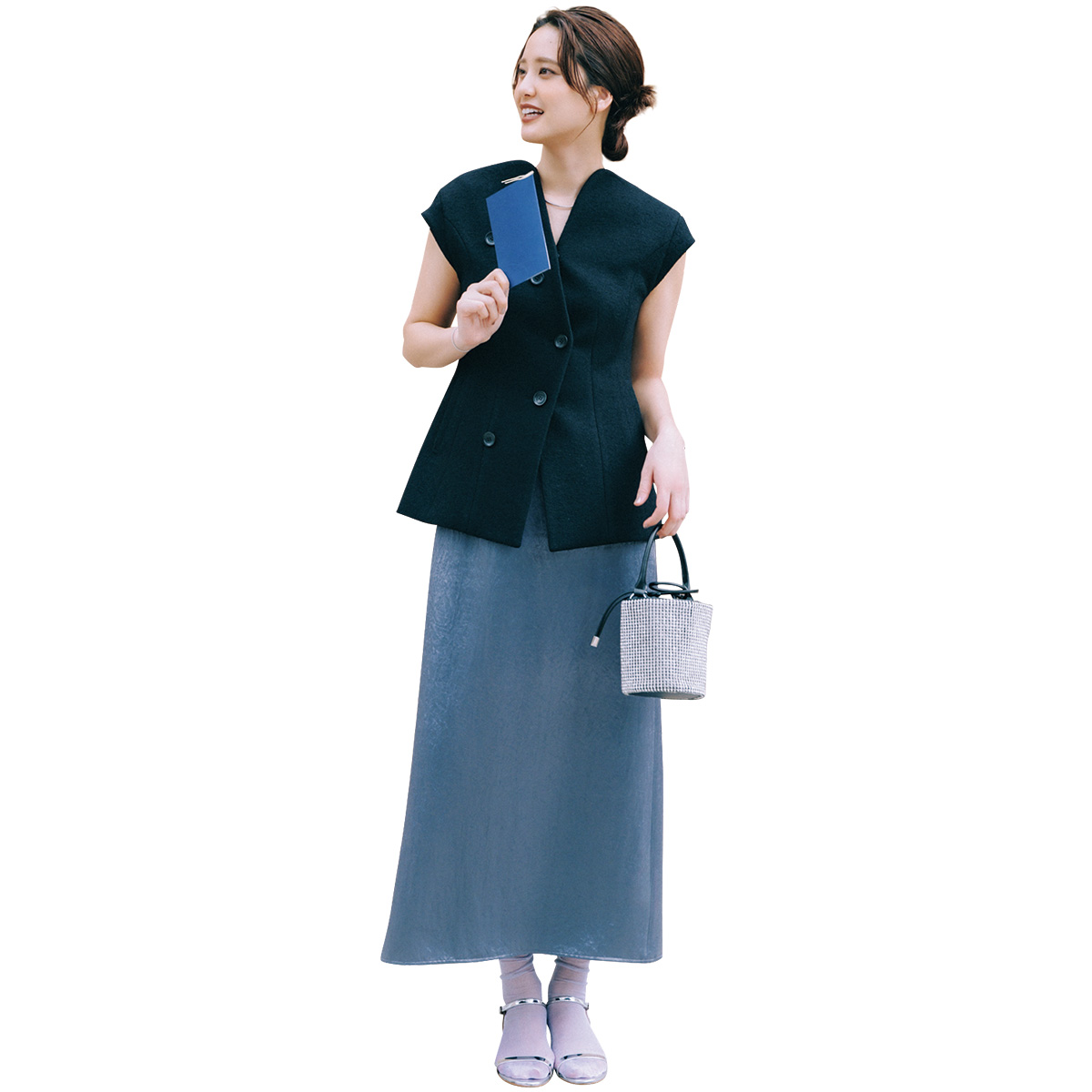 ジレとバックスリット入りスカートのコーデ