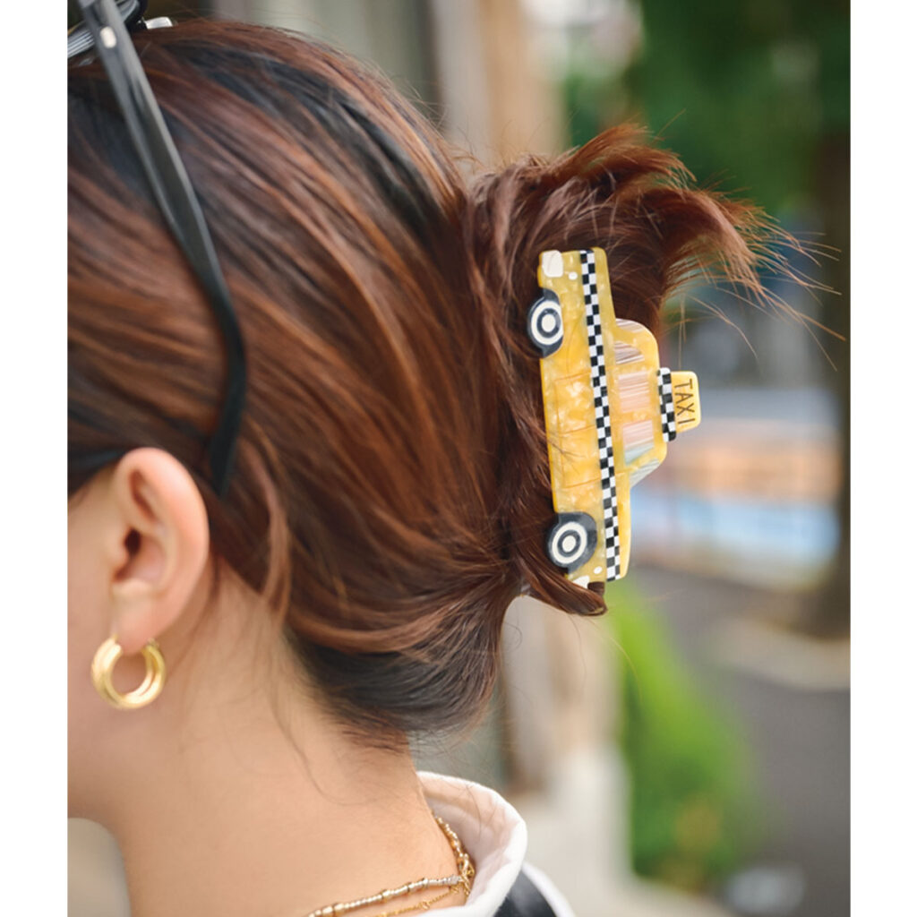 クルマモチーフのヘアクリップ