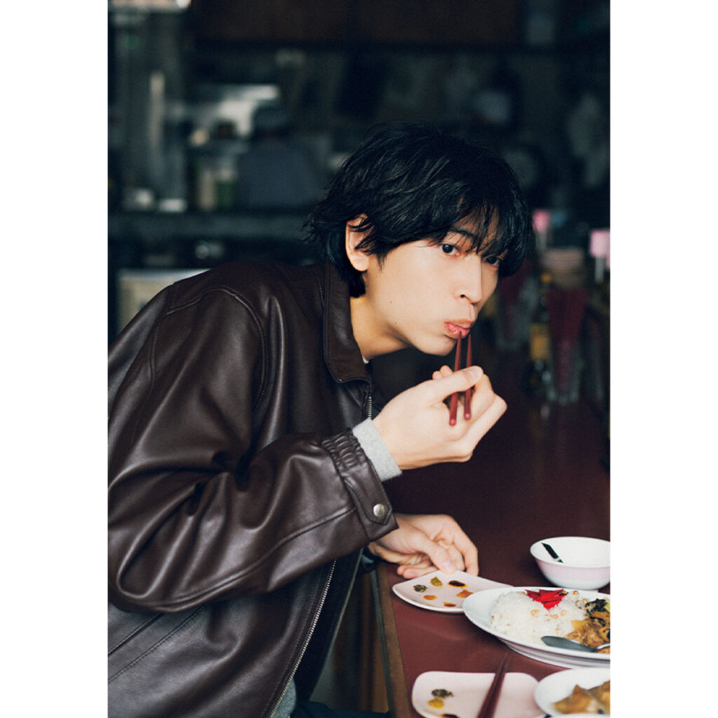 レザージャケットのコーデ