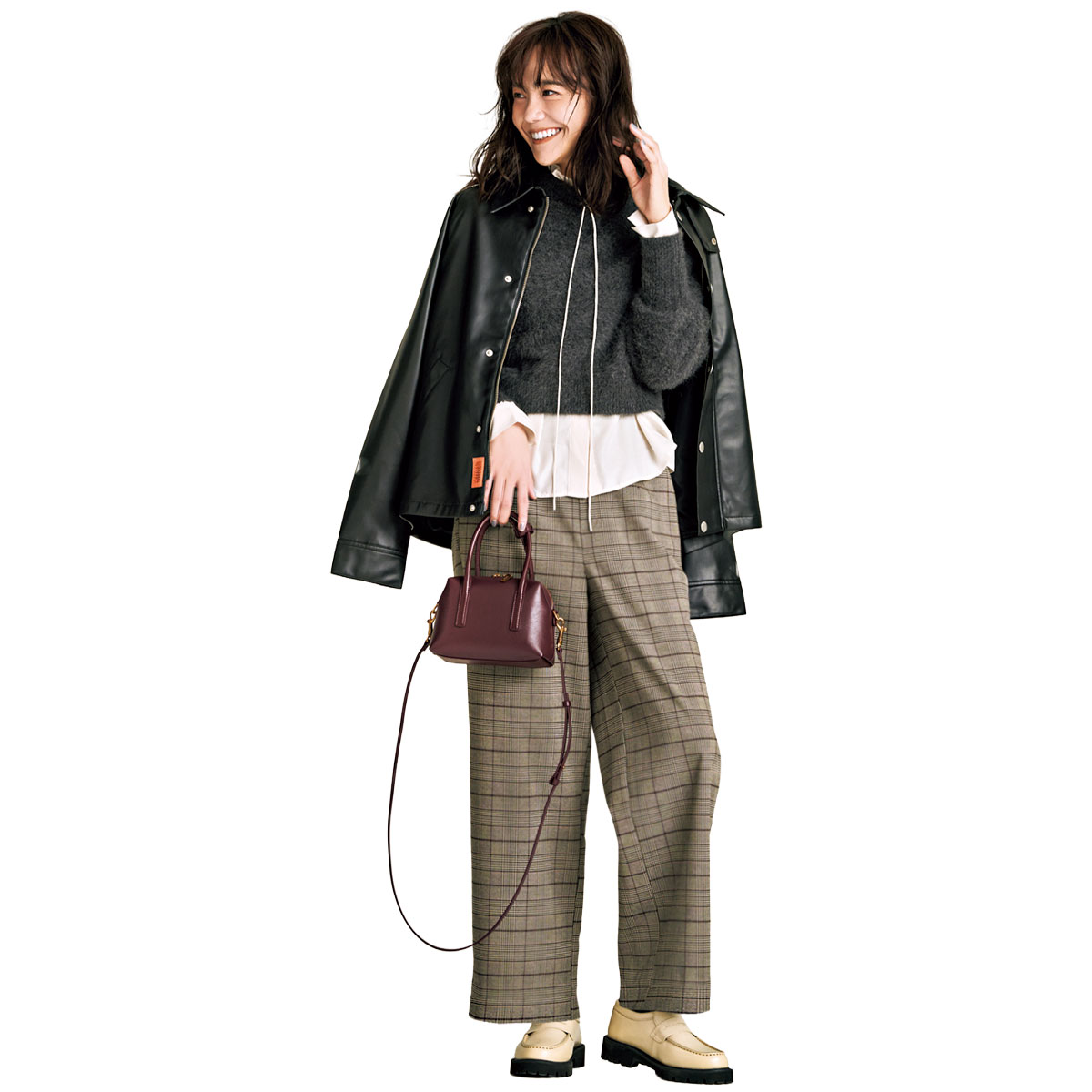 レザーJKとチェックパンツの辛口コーデ
