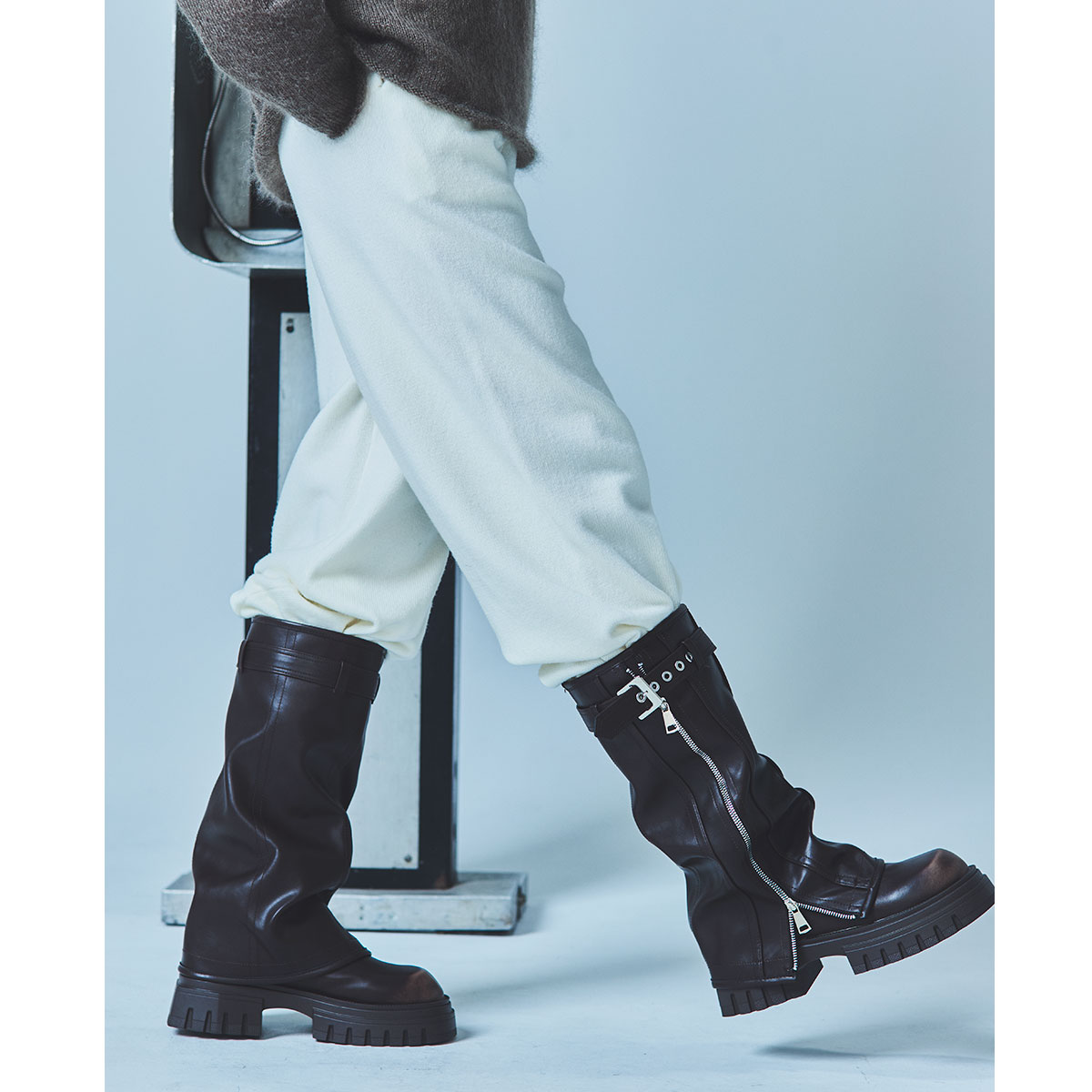 3.3 Field TRIPのレッグウォーマーデザインのブーツ