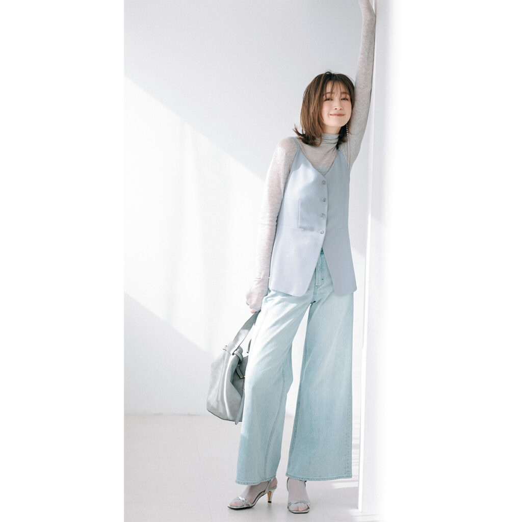 シアータートルにビスチェのレイヤードコーデ