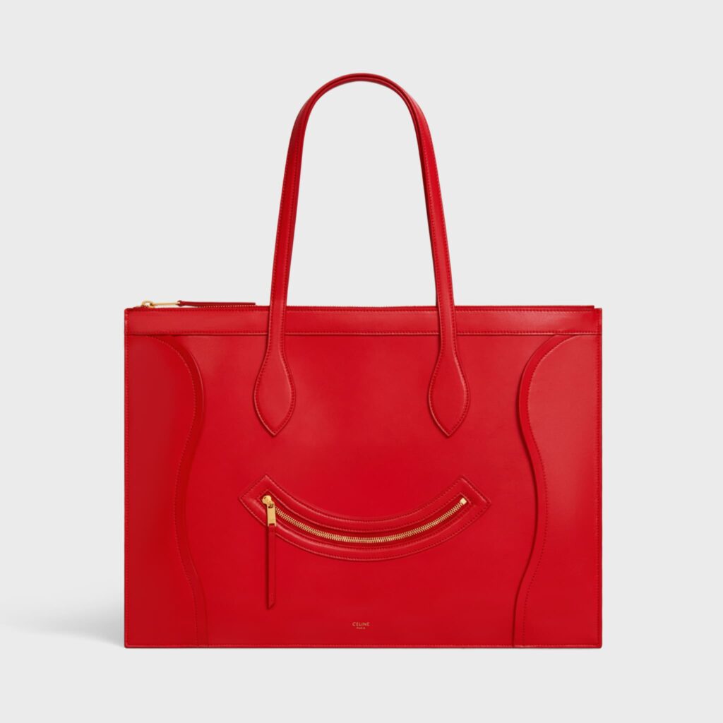 セリーヌ カバ ニューラゲージ。レッドのグロッシーカーフスキンの薄型トート。フロントジップ付き