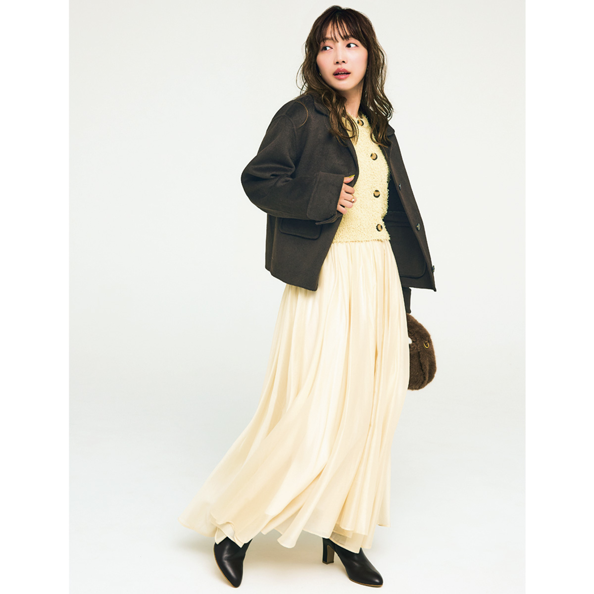 ウールジャケットとフレアスカートのコーデ