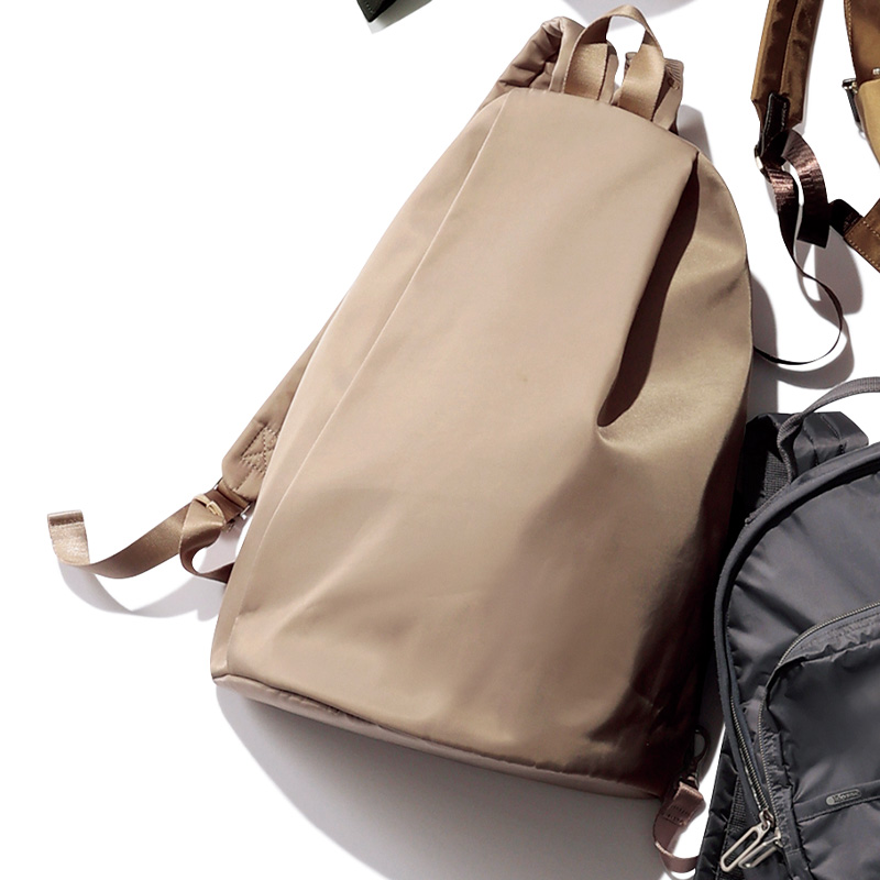 エミのドレープが入ったリュック