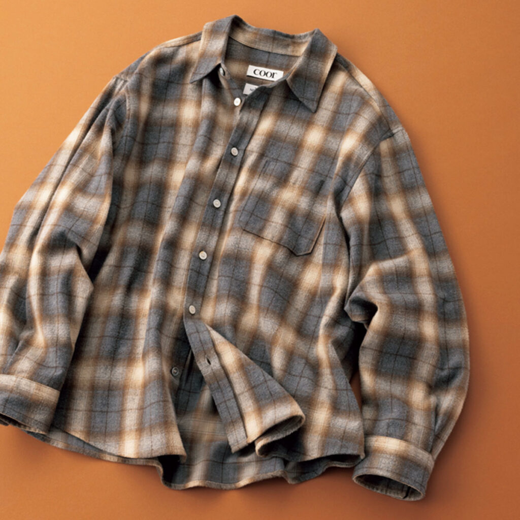 オーバーサイズのチェックシャツ