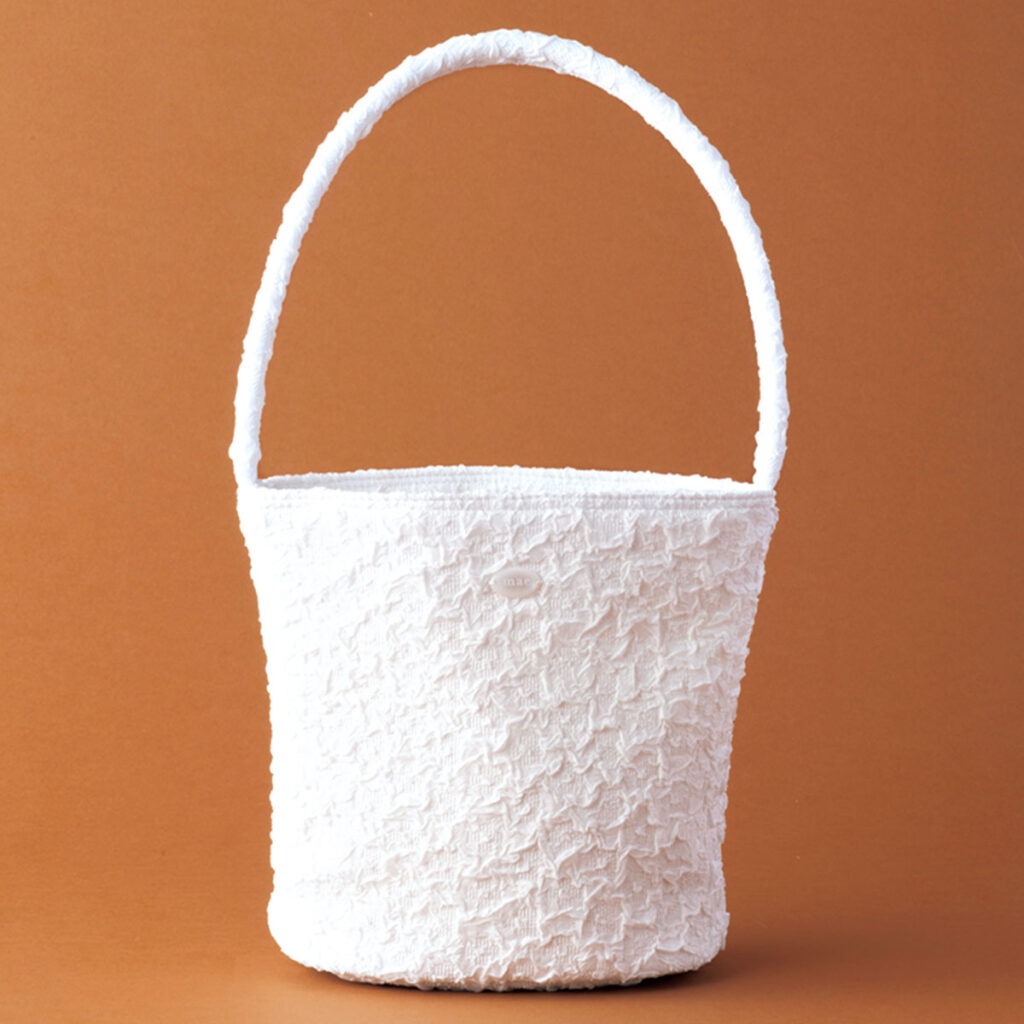 mucu and ebonyのバッグ