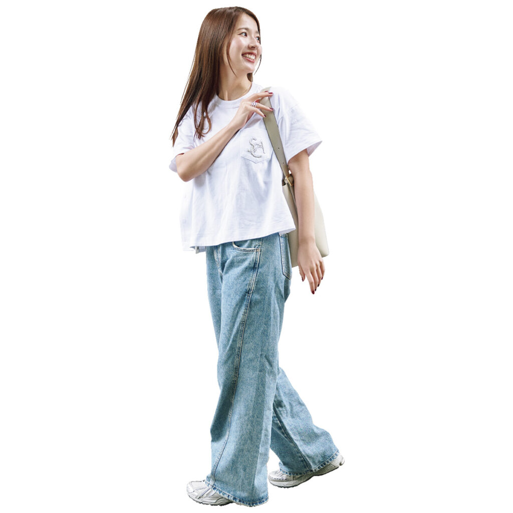 Tシャツとデニムのコーデ