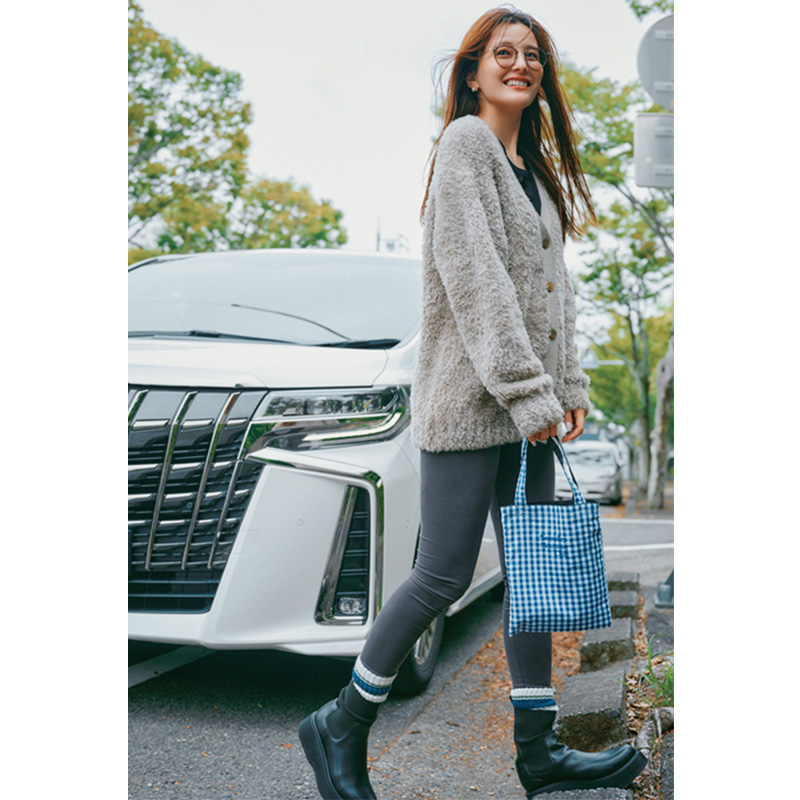 相棒のアルファードと原田夏希さん