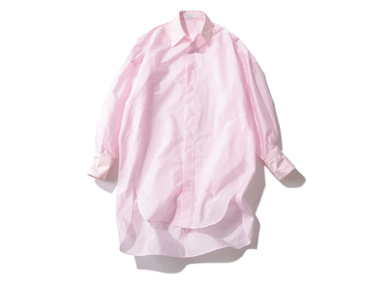 アストラットのピンクのシャツ