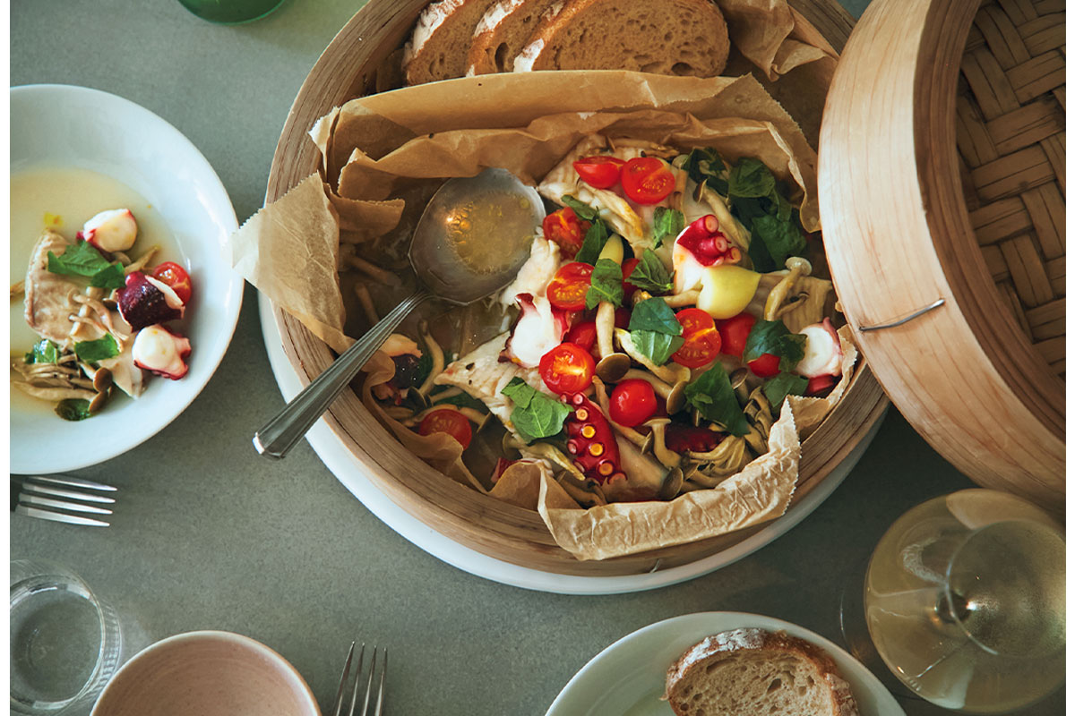 タコと白身魚のアクアパッツァ風