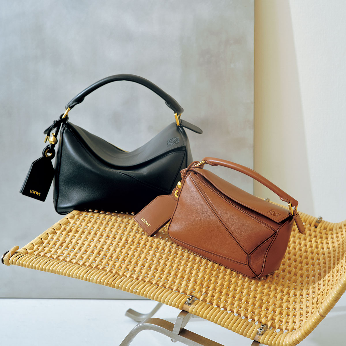 LOEWEの「FEATHERLIGHT PUZZLE」