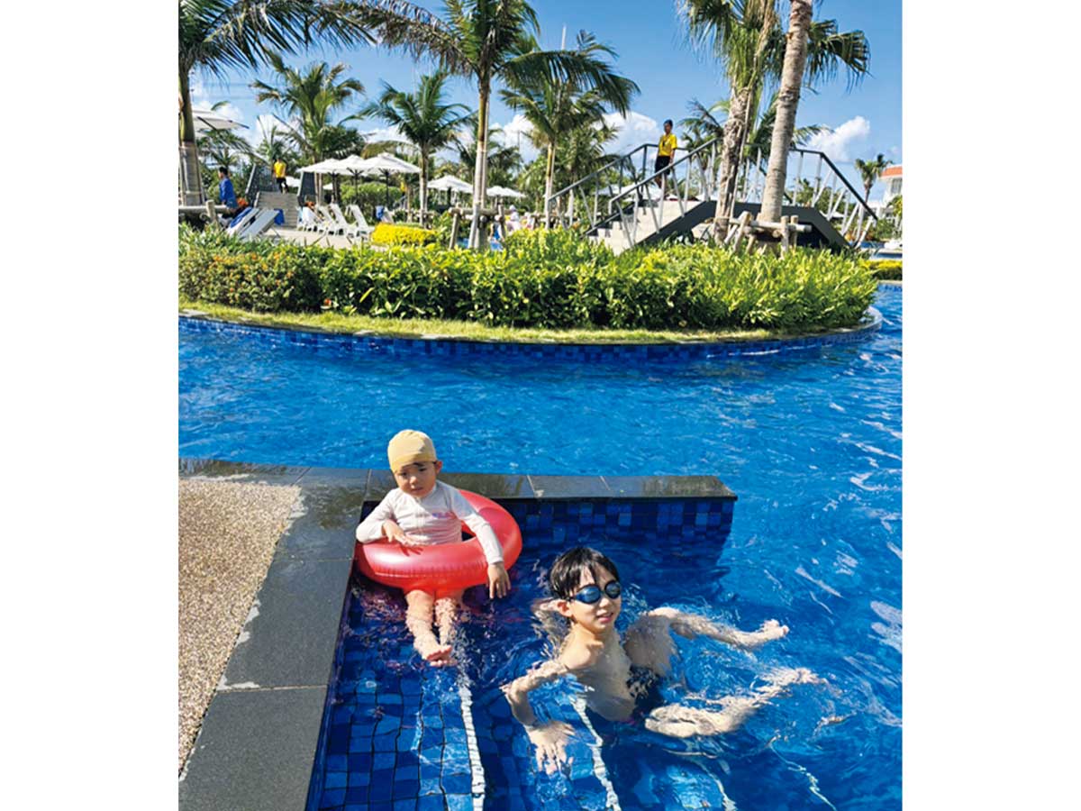 グランドメルキュール沖縄残波岬リゾートのプール