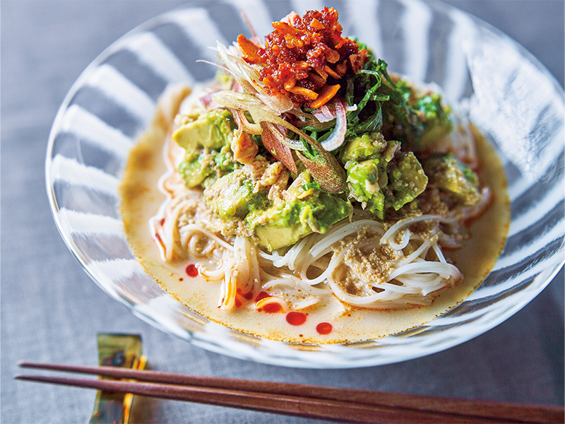 坦々麺風に仕上げるピリ辛の豆乳麺