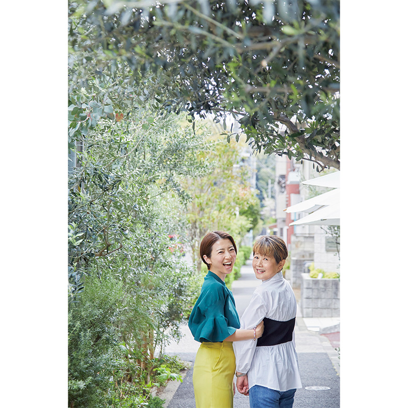 美馬アンナさんと美馬さんのお母さん