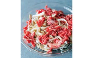 トマトすき焼きうどんの作り方