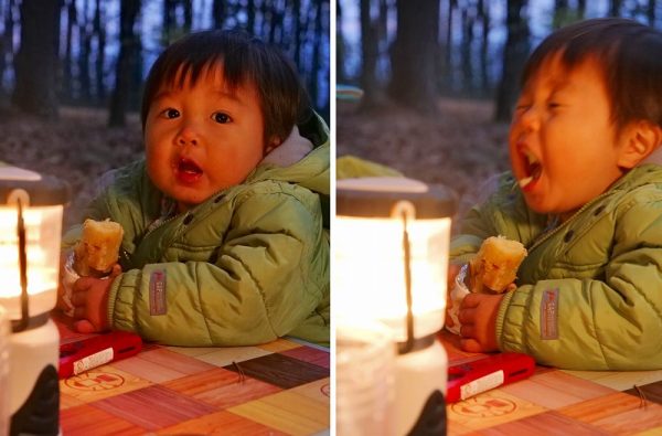 焼き芋を食べる男の子