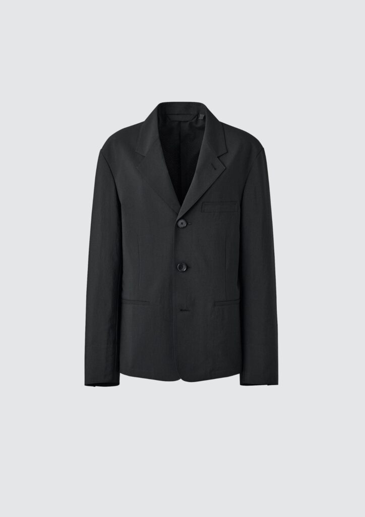 ユニクロユーの新作ジャケットブラック