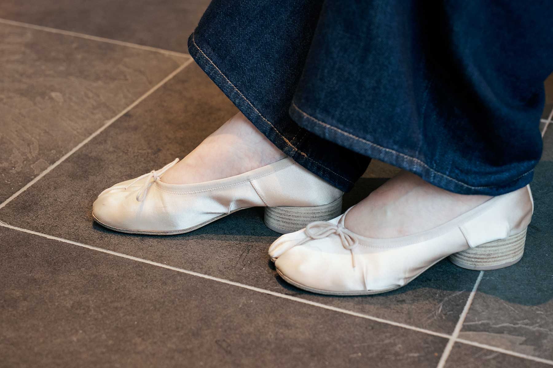 Maison Margielaのサテンのシューズ