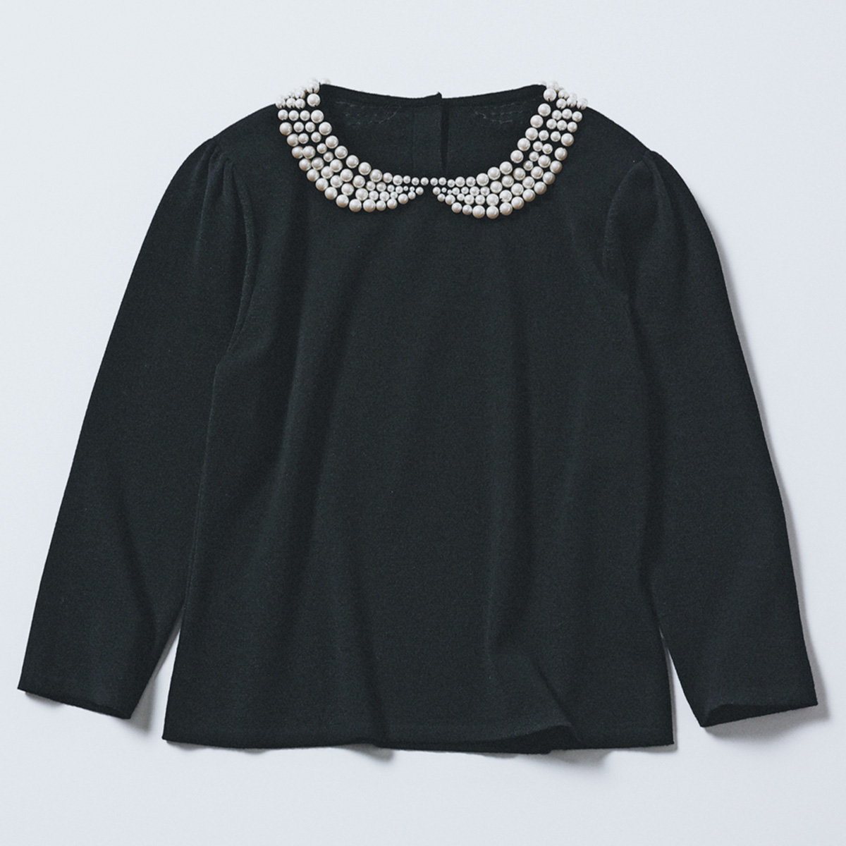 フォクシーのパールがついた丸衿付きニット