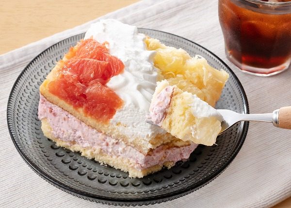 コストコ　グレープフルーツスコップケーキ を食べているところ