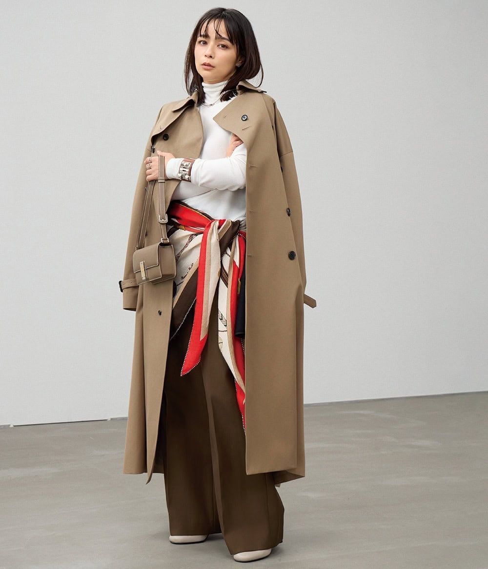 加藤ローサ　エルメス　スカーフ　トレンチコート　コーディネート