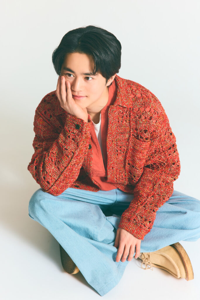 俳優　鈴鹿央士