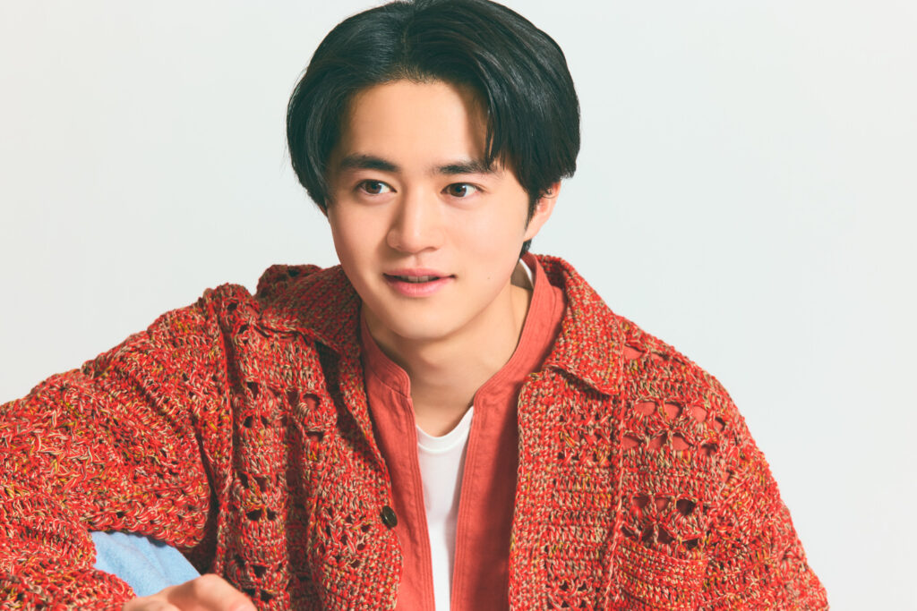 俳優　鈴鹿央士