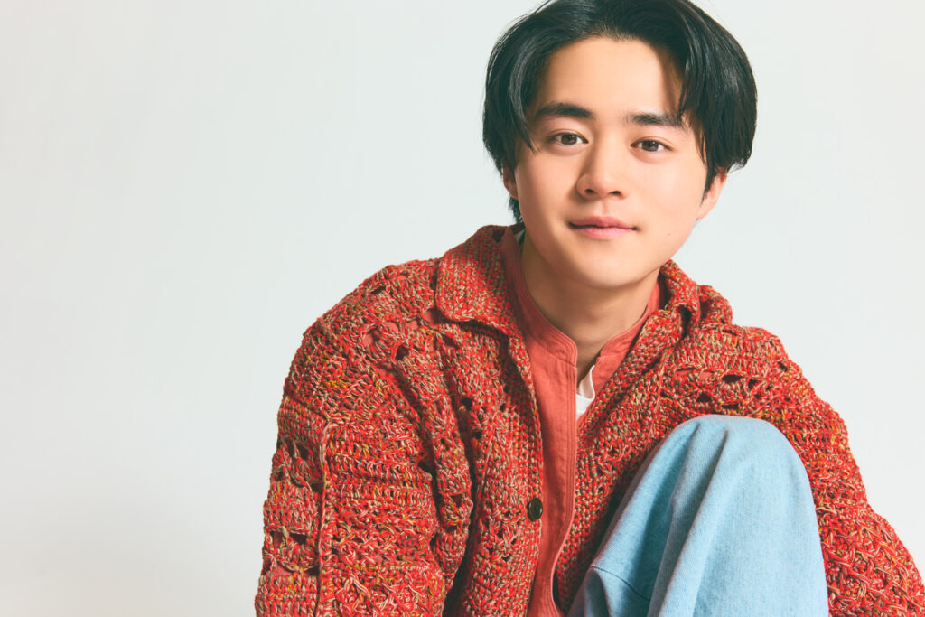 俳優　鈴鹿央士