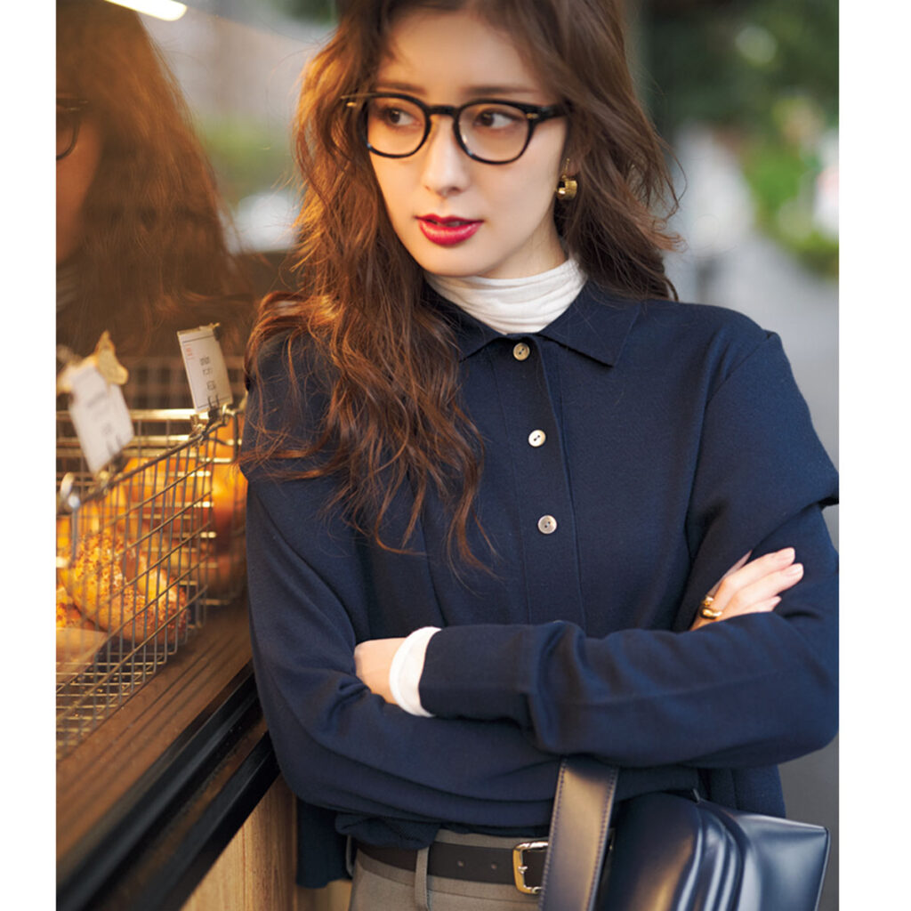 同素材ニットカーデの重ね着コーデ