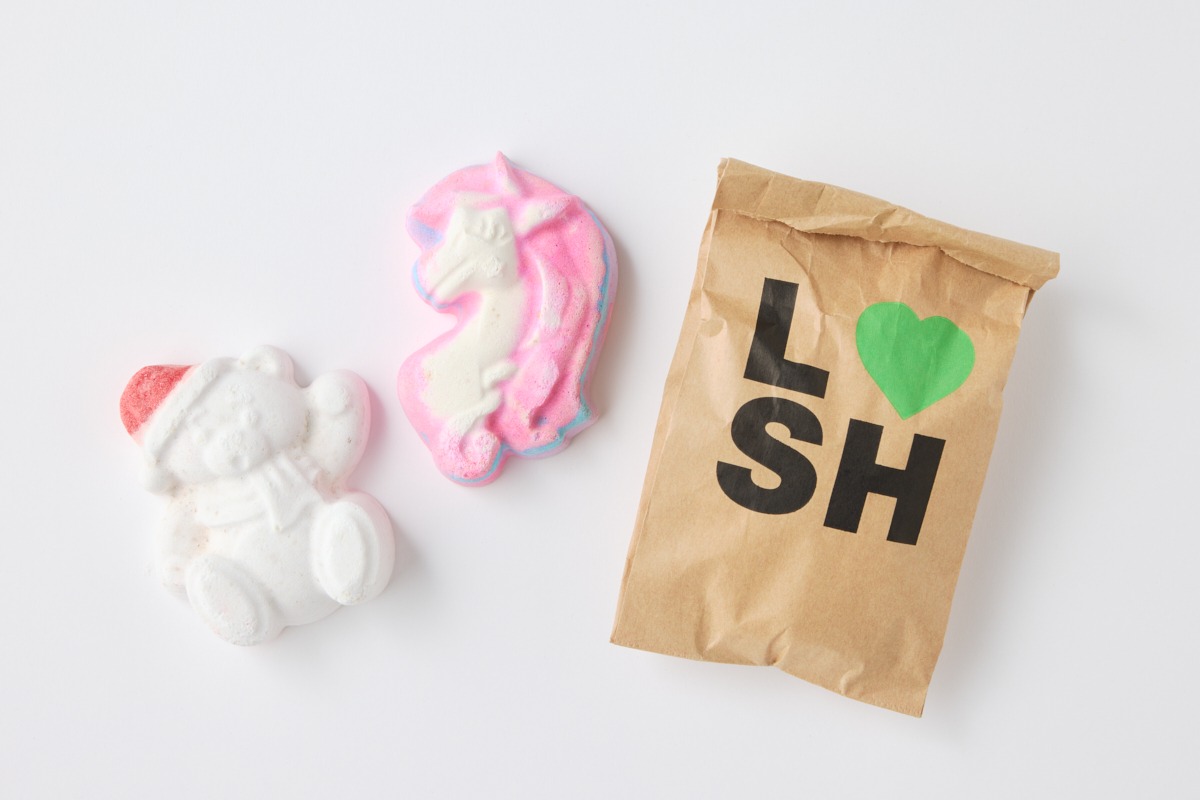 ラッシュ　バスボム バターベア（左）、バスボム マイリトルユニコーン（中）　※クリスマス限定