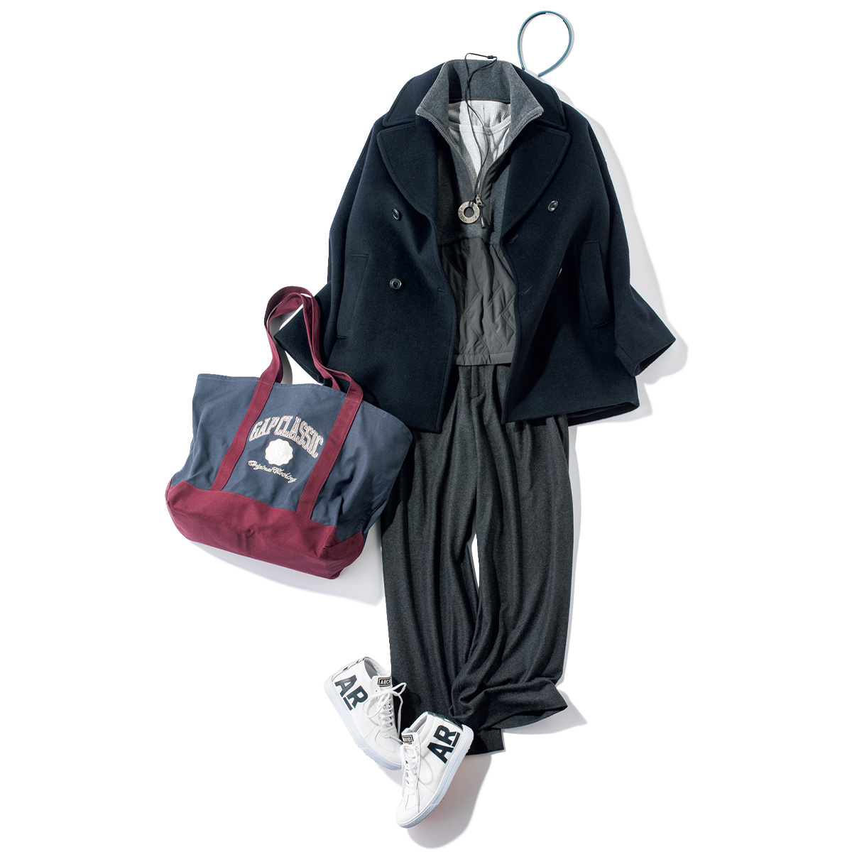 ハーフジップフリースとショート丈ウールコートのコーデ