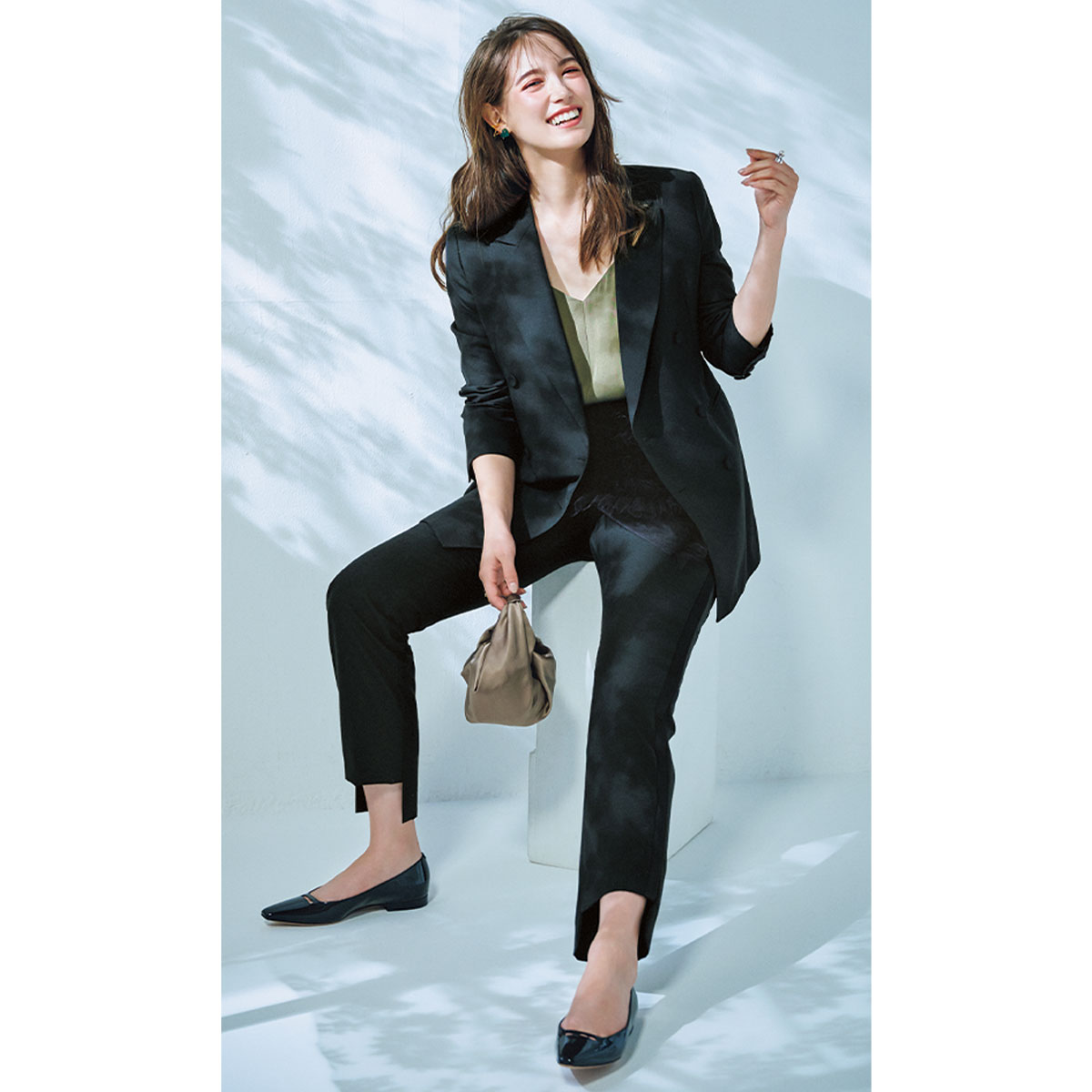 ジャケパンスタイルのお呼ばれコーデ